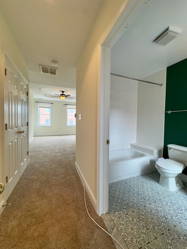 Building Photo - Inviting 3-Bedroom Single Family Townhome ...