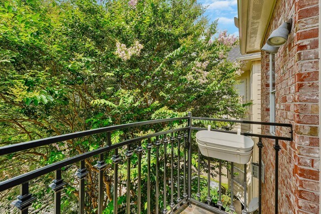Building Photo - Beautiful Brick Patio Home with Solar and ...