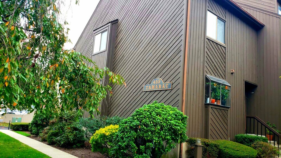 Garden Townhouse - 455 Hope St