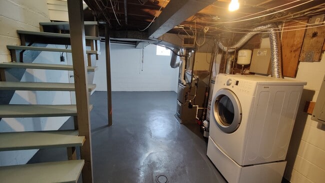 Building Photo - *Recently Updated 3BD/1BA Available for Re...