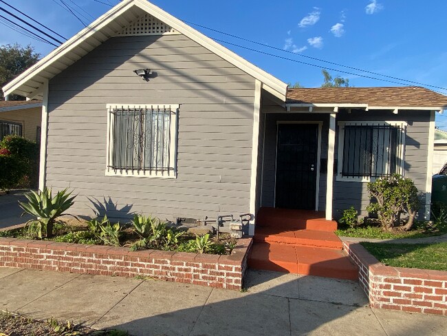 Building Photo - 725 S Osage Ave