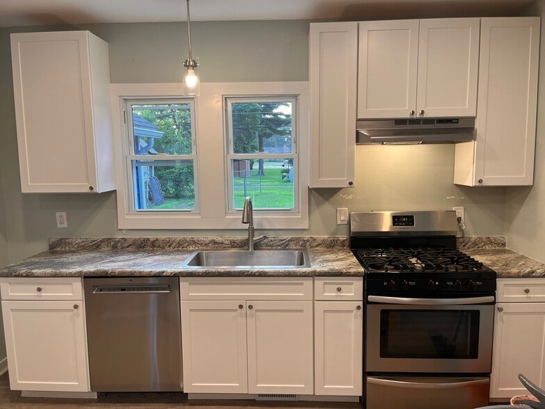 Kitchen - 10936 Toledo St