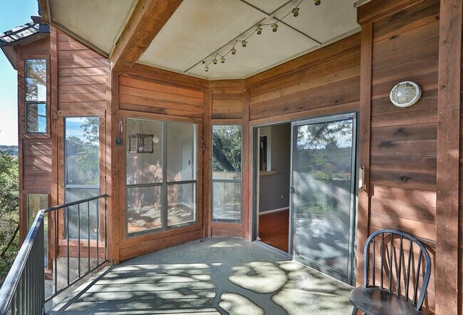 Building Photo - 4711 Spicewood Springs Rd