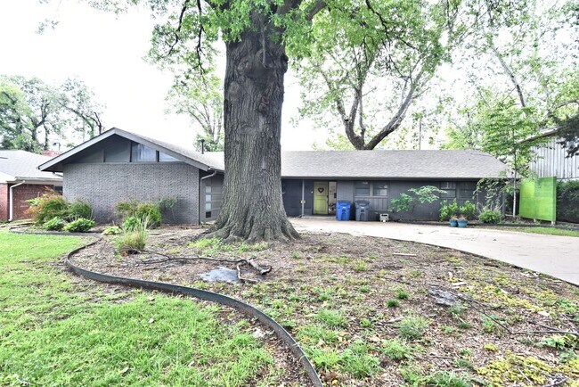 Building Photo - Mid Century Modern home in the Patrick Hen...