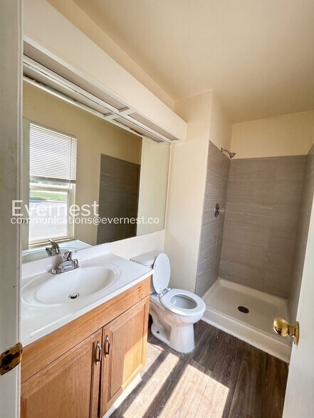 Building Photo - 2702 Dickens Dr