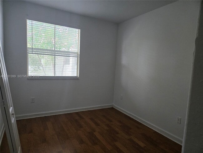 Building Photo - 1661 SE 29th Ct