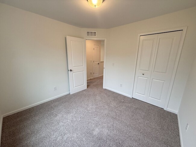 Building Photo - Modern 3-Bedroom Home with 1.5 Baths