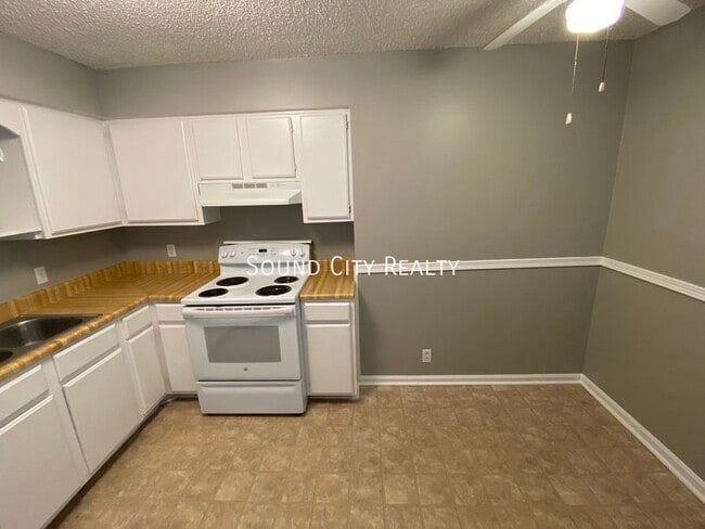 Building Photo - 3533 Albee Dr