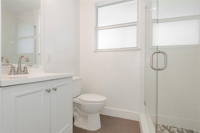 Building Photo - 555 E Dania Beach Blvd