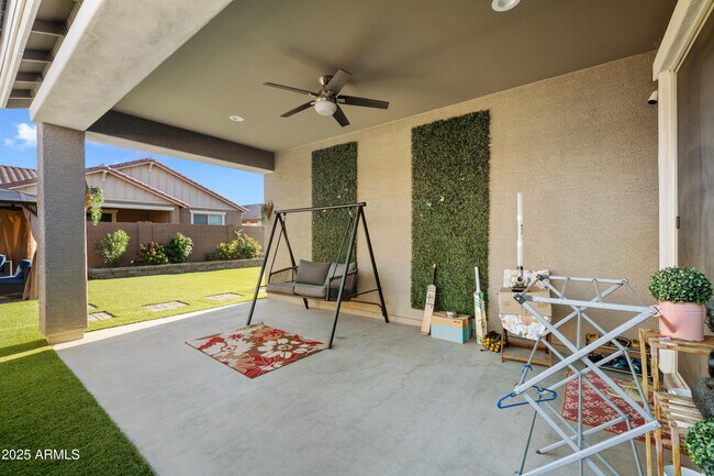 Building Photo - 10829 W Hadley St