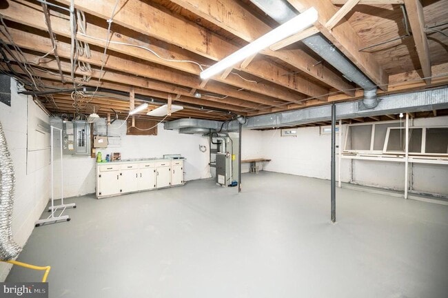 Building Photo - 1732 Beverly Dr