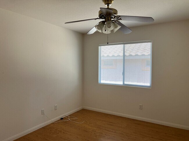 Building Photo - Summerlin North