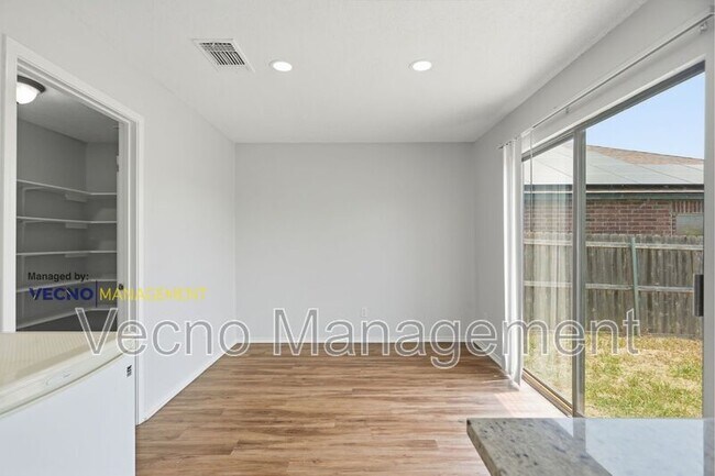 Building Photo - 8138 Elktree Pass