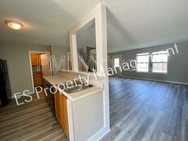 Building Photo - 10902 Glenayr Dr