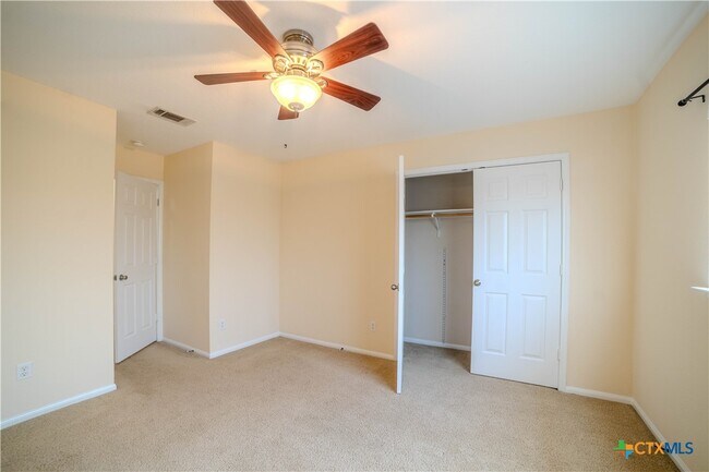 Building Photo - 206 Crowfoot Dr