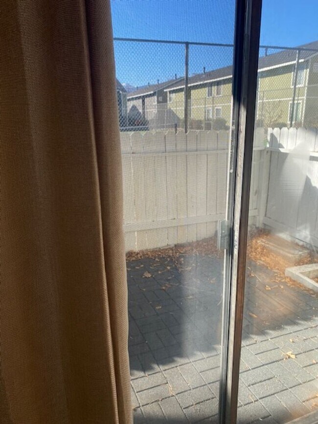 Building Photo - Cute 1 bdrm, 1 bath downstairs condo