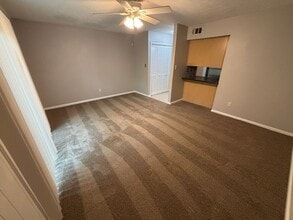 Building Photo - Beautiful 3 Bedroom Townhouse!