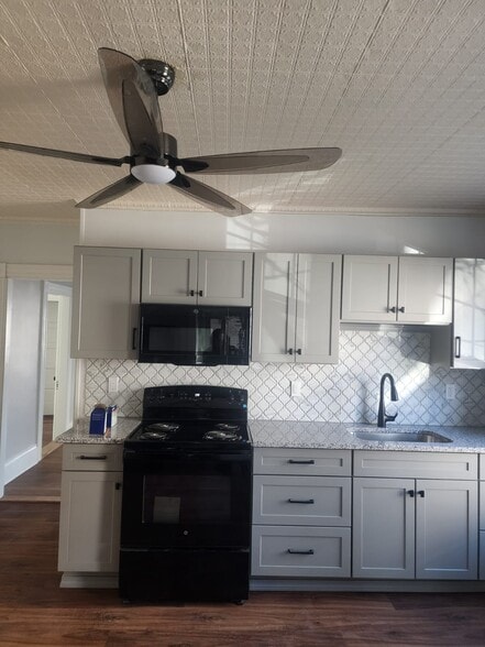 Building Photo - 135 Myrtle St