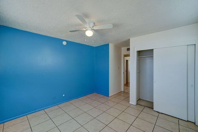 Building Photo - $500 OFF FIRST MONTH RENT! READY TO VIEW N...