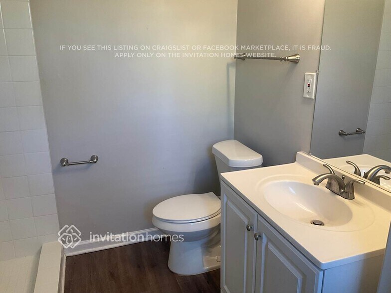 Building Photo - 2630 Farmington Dr SW