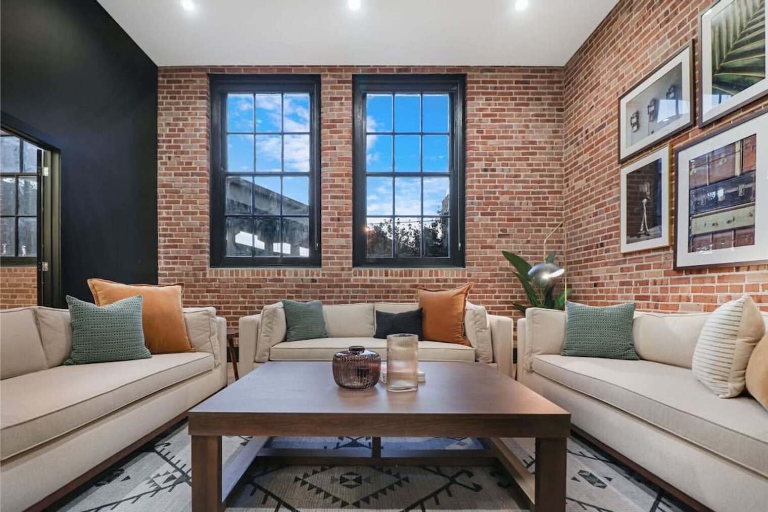 Building Photo - 1148 S Peters St