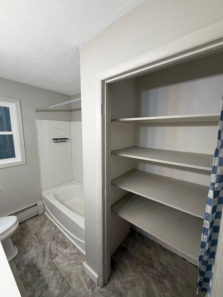 Building Photo - 44 Young Ave