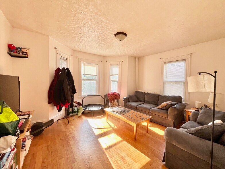 Primary Photo - 205 Hillside St