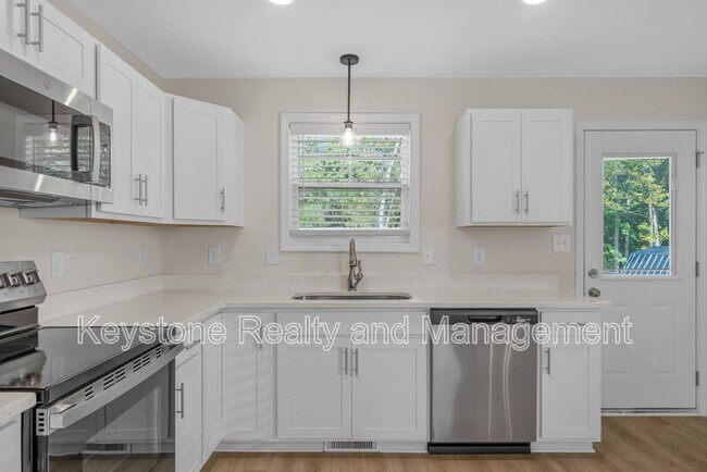 Building Photo - 178 Oak St