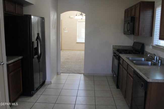 Building Photo - 2416 Escape Point St