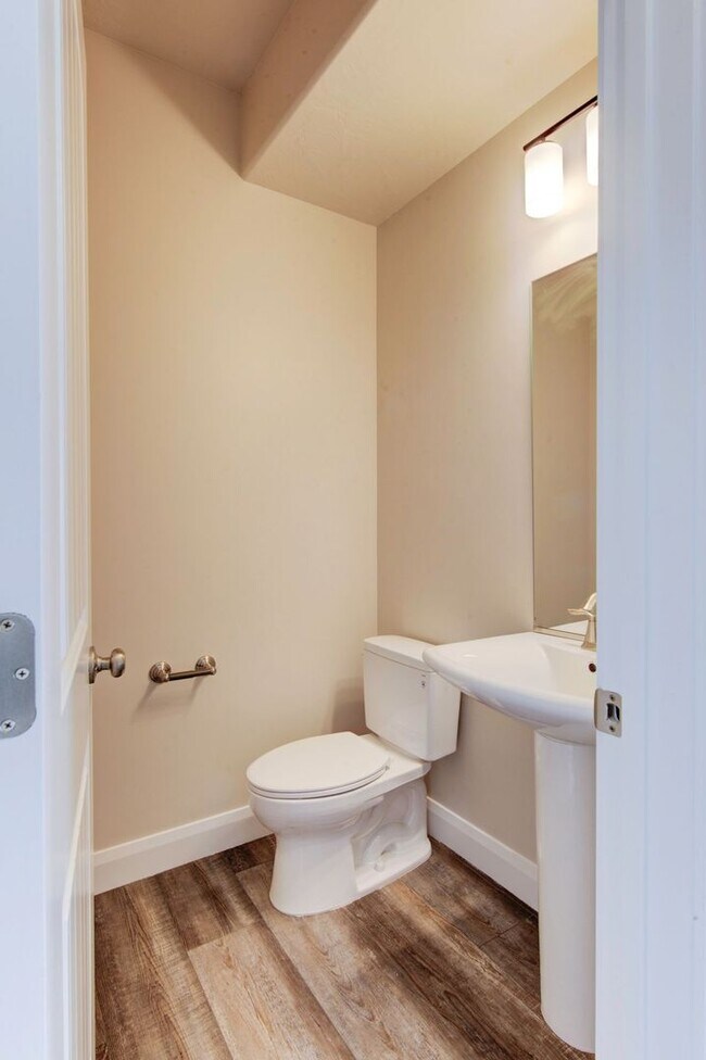 Building Photo - 668 Fiddlers Cv Dr