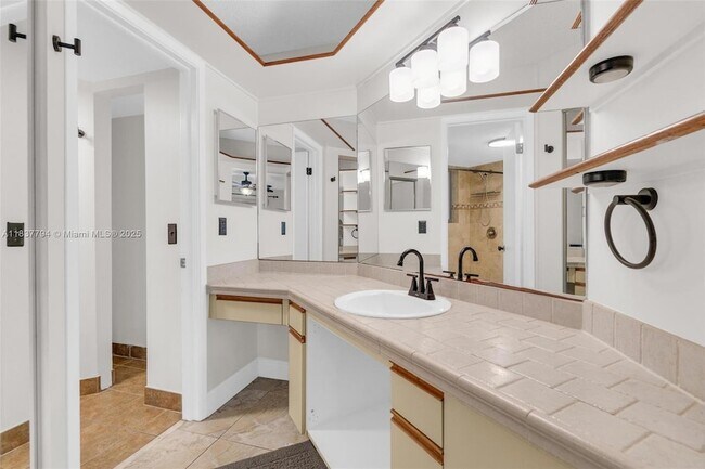 Building Photo - 15405 Miami Lakeway N
