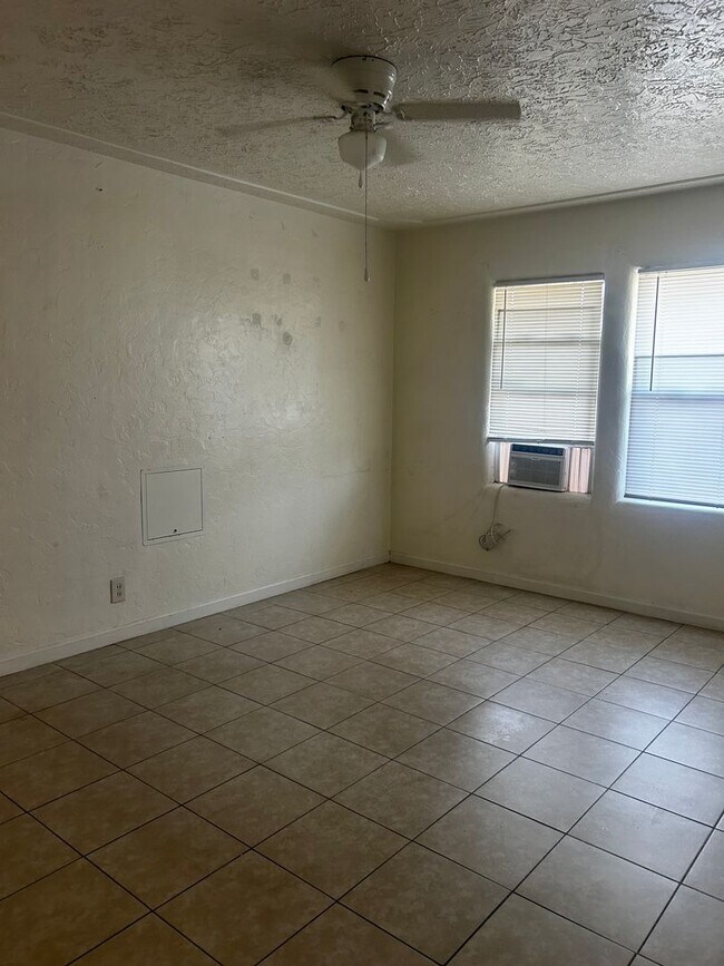 Building Photo - 3361 E McKinley Ave