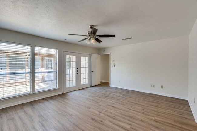 Building Photo - Beautiful and bright Plano home with updates