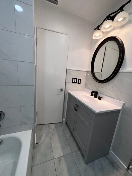 Building Photo - 429 Ventura Ave