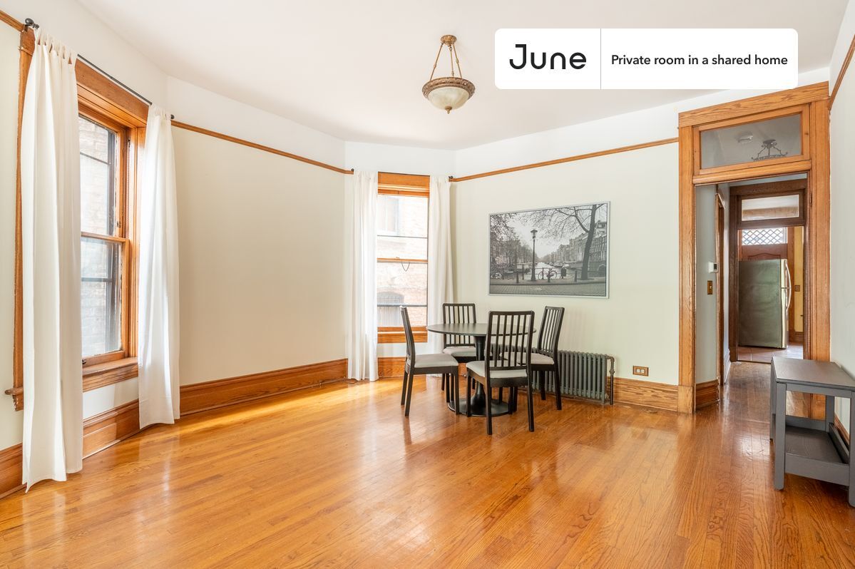 Building Photo - Private bedroom in 3 bed/1 bath Home