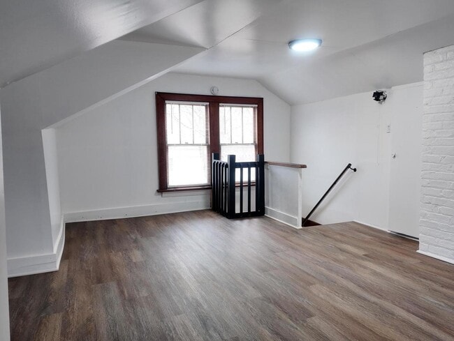 Building Photo - 117 Woodland Dr