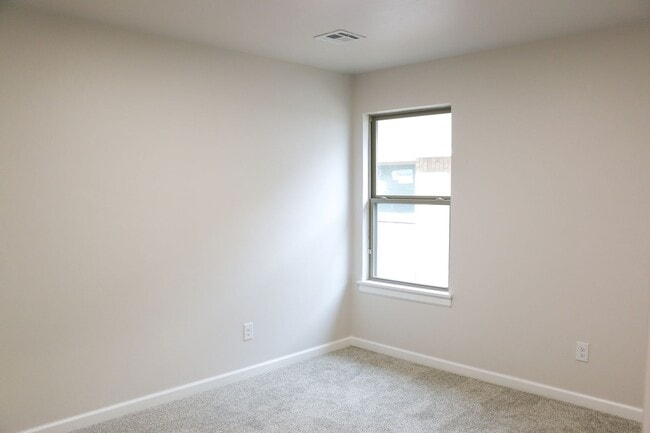 Building Photo - Brand New Home in Yukon!