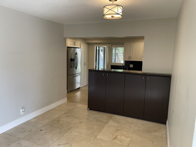 Building Photo - 220 Wimbledon Lakes Dr