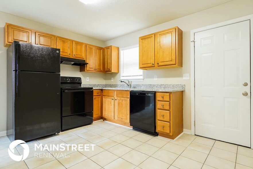 Building Photo - 1833 Huntington Dr