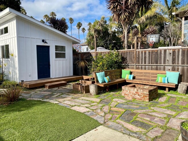 Bonus space & Fire seating - 1209 9th St