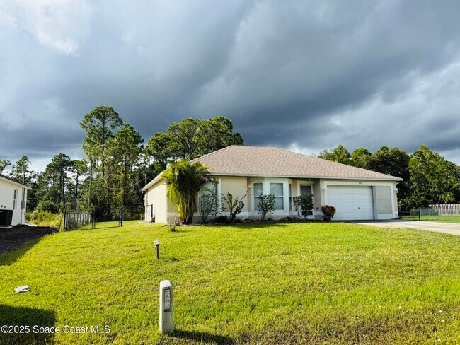 Building Photo - 3232 Wallace Ave