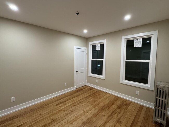 Building Photo - 16 Elm St