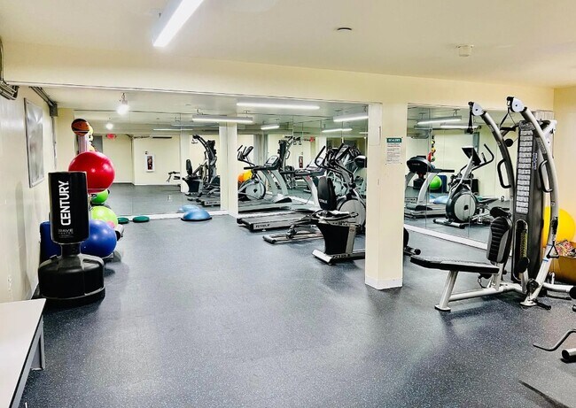 Building Photo - 143 Main St