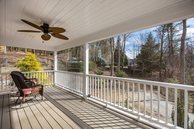 Building Photo - 251 Landwood Ln