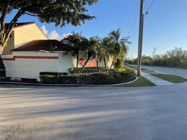 Building Photo - 2202 San Remo Cir