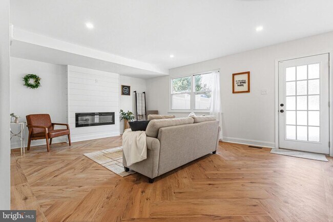 Building Photo - 15162 Wayside Rd