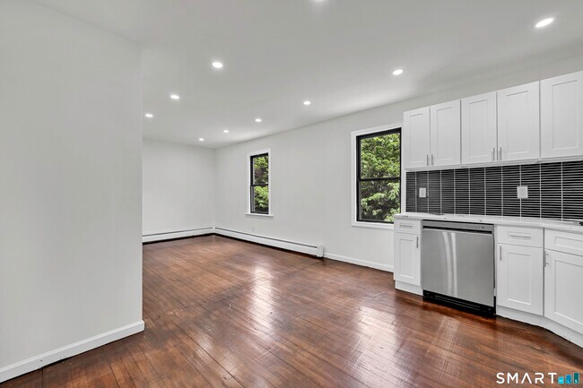 Building Photo - 54 Overlook Ave