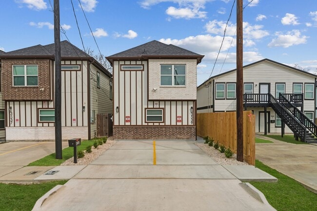 Building Photo - 3539 Mt Pleasant St