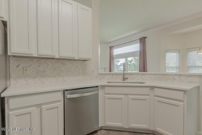 Building Photo - 12080 Scarsdale Dr