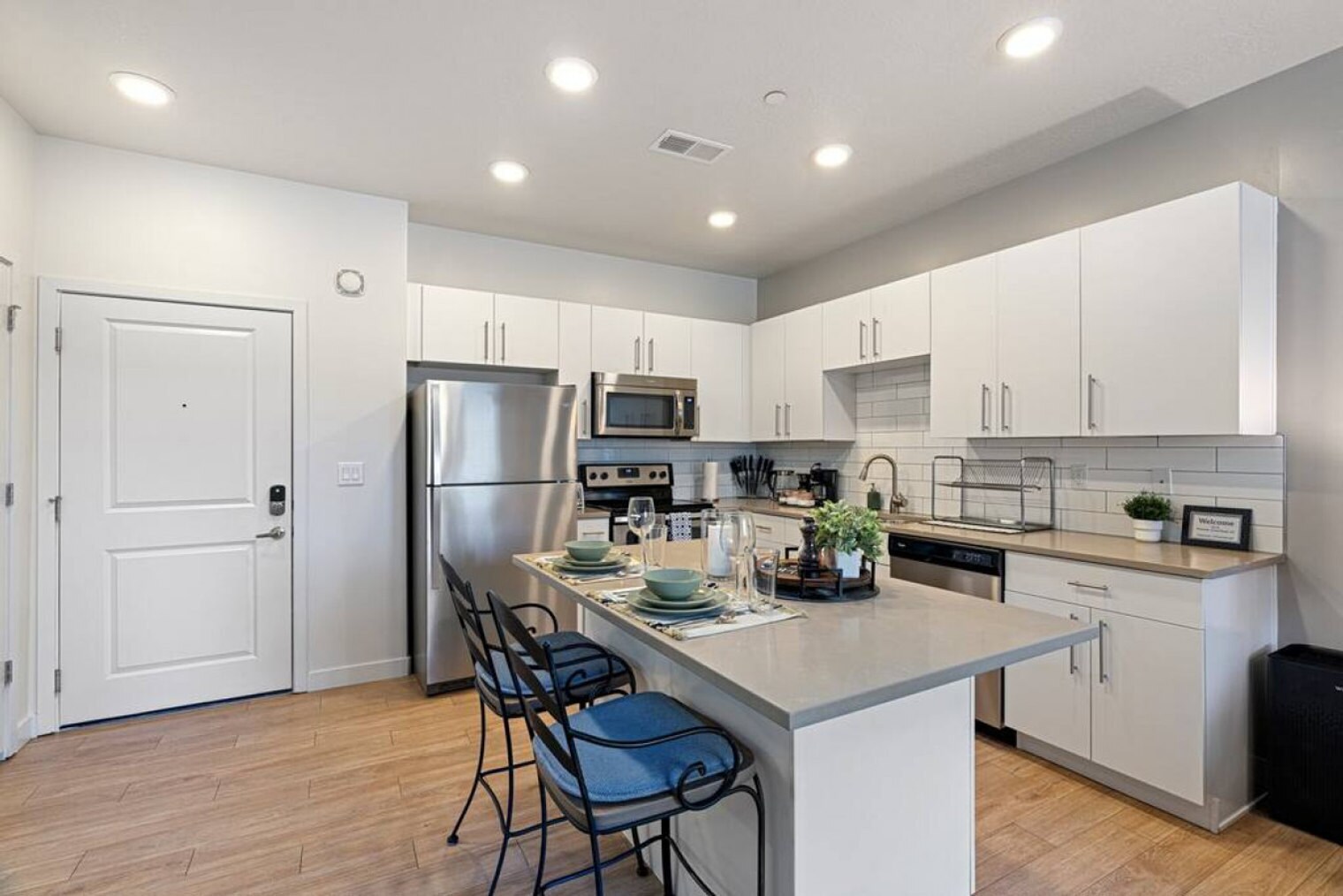 Building Photo - 489 E 400 S